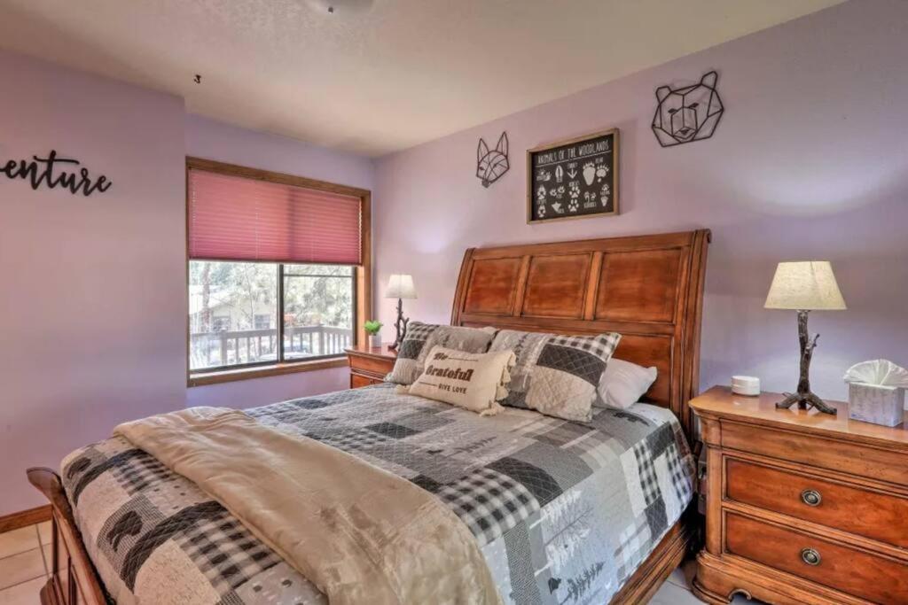 פלאגסטאף Kathys Cabin, King Bed, Hot Tub, Near-Nau & Downtown Attractions, Perfect Year-Round Mountain Getaway מראה חיצוני תמונה