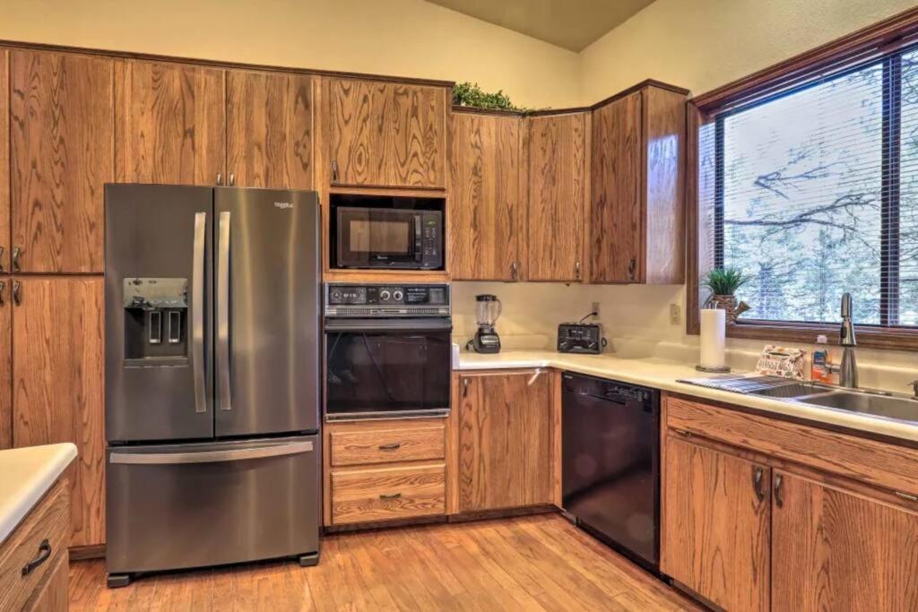 פלאגסטאף Kathys Cabin, King Bed, Hot Tub, Near-Nau & Downtown Attractions, Perfect Year-Round Mountain Getaway מראה חיצוני תמונה