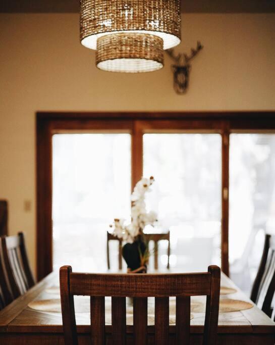 פלאגסטאף Kathys Cabin, King Bed, Hot Tub, Near-Nau & Downtown Attractions, Perfect Year-Round Mountain Getaway מראה חיצוני תמונה