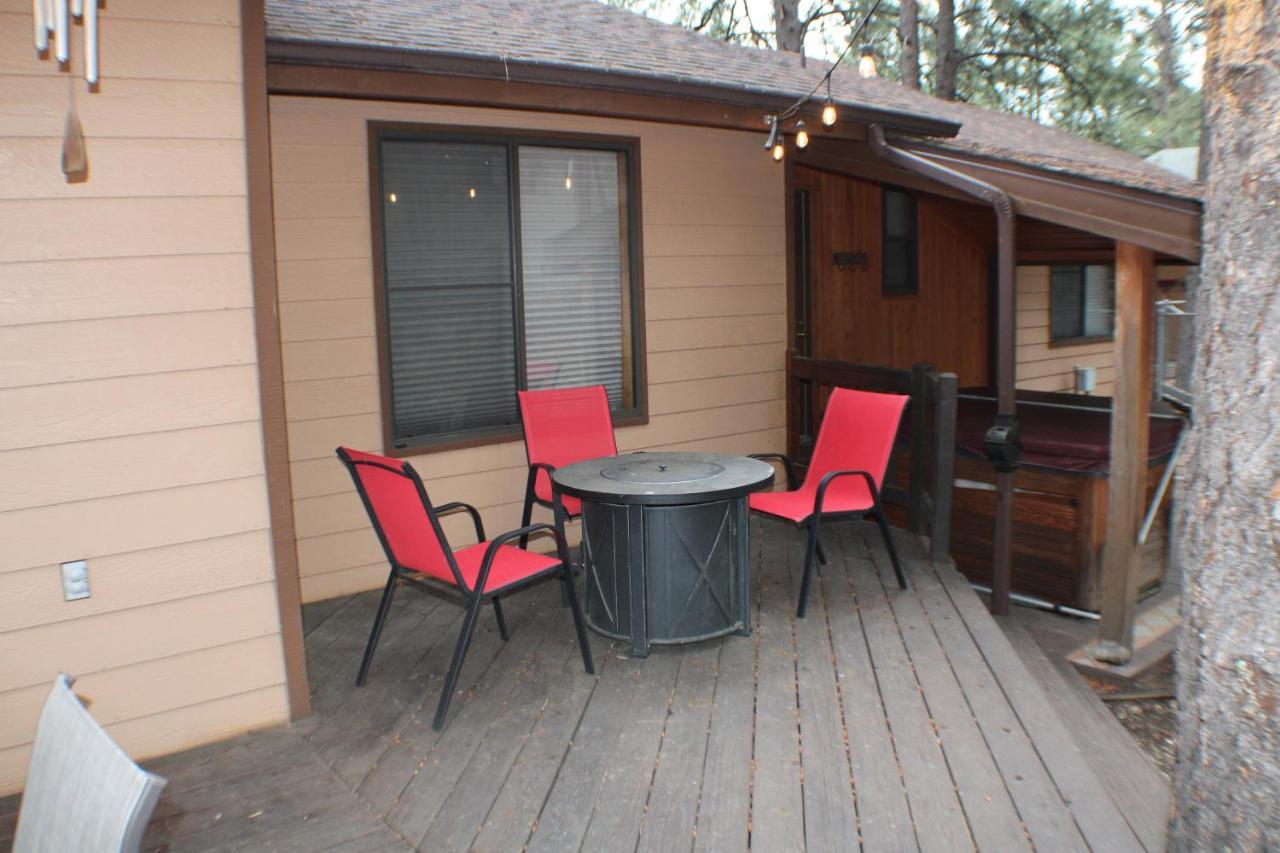 פלאגסטאף Kathys Cabin, King Bed, Hot Tub, Near-Nau & Downtown Attractions, Perfect Year-Round Mountain Getaway מראה חיצוני תמונה