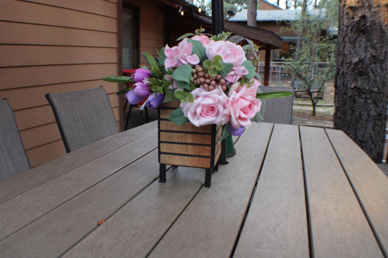 פלאגסטאף Kathys Cabin, King Bed, Hot Tub, Near-Nau & Downtown Attractions, Perfect Year-Round Mountain Getaway מראה חיצוני תמונה