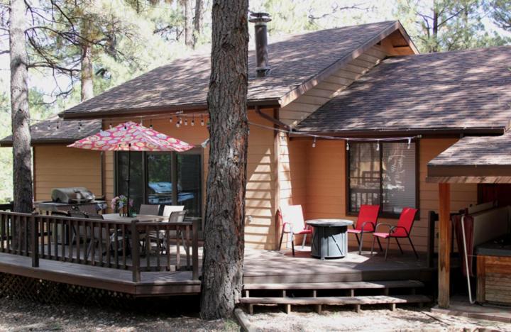 פלאגסטאף Kathys Cabin, King Bed, Hot Tub, Near-Nau & Downtown Attractions, Perfect Year-Round Mountain Getaway מראה חיצוני תמונה