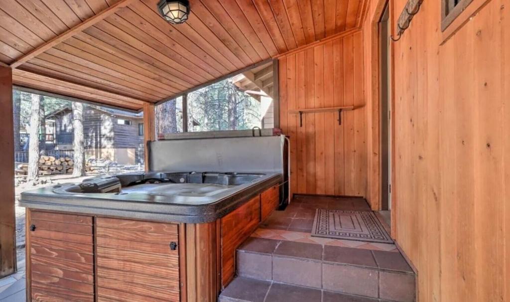 פלאגסטאף Kathys Cabin, King Bed, Hot Tub, Near-Nau & Downtown Attractions, Perfect Year-Round Mountain Getaway מראה חיצוני תמונה