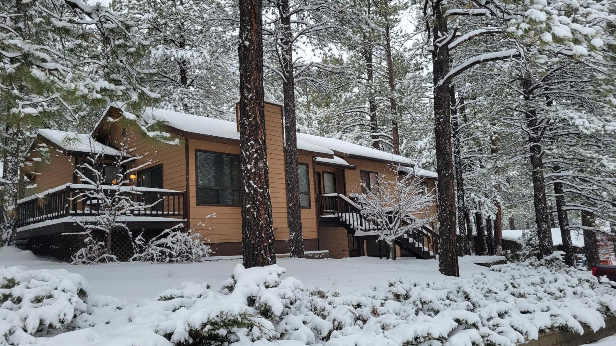 פלאגסטאף Kathys Cabin, King Bed, Hot Tub, Near-Nau & Downtown Attractions, Perfect Year-Round Mountain Getaway מראה חיצוני תמונה